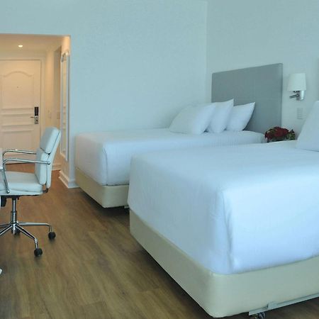 Hotel Nh Collection Plaza Santiago du Chili Extérieur photo A room at the hotel