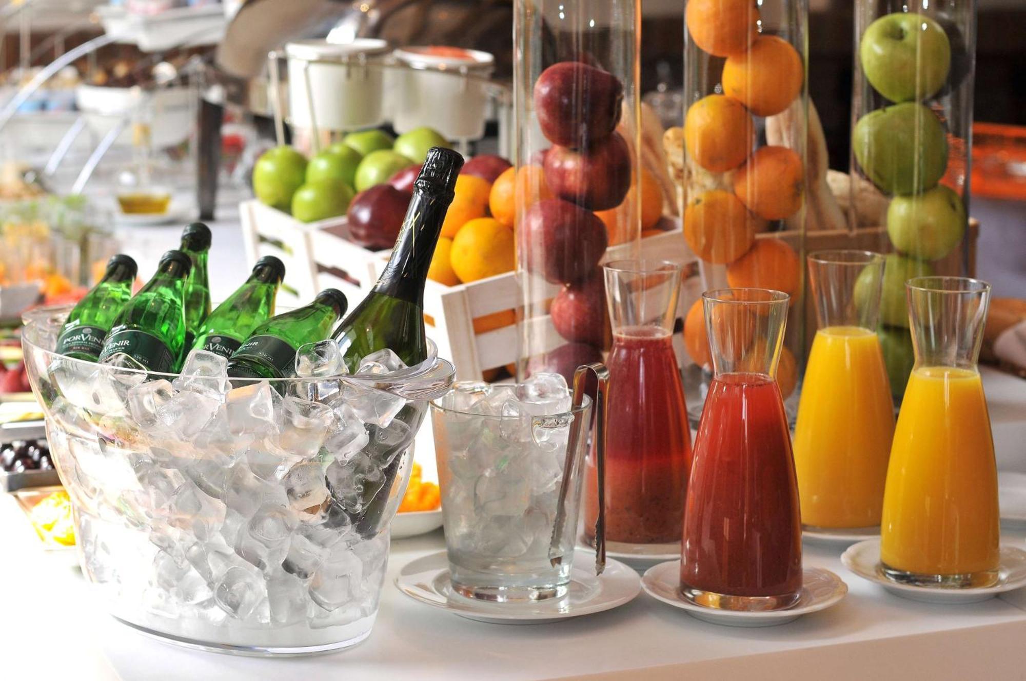 Hotel Nh Collection Plaza Santiago du Chili Extérieur photo Fruit juice