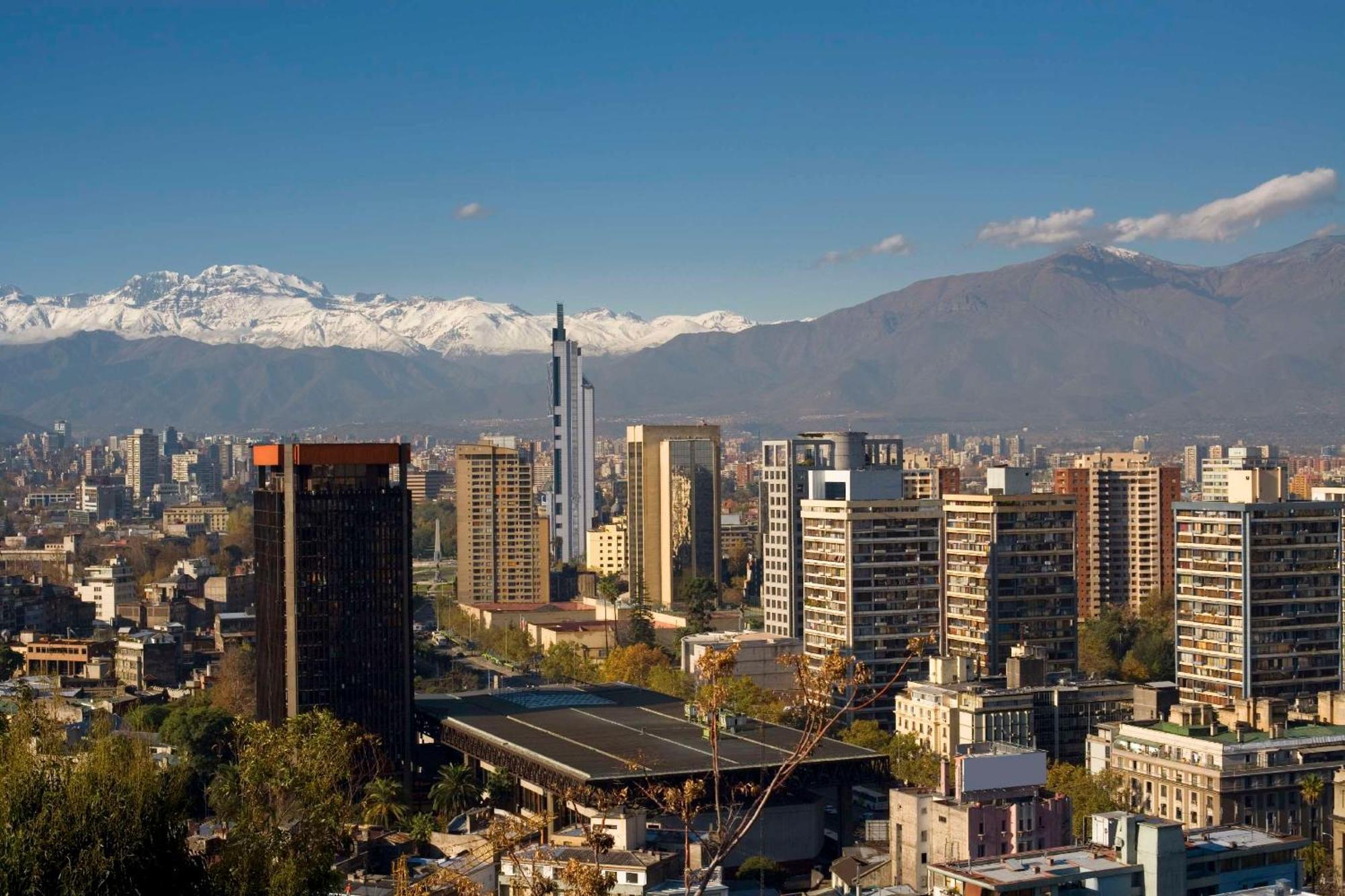 Hotel Nh Collection Plaza Santiago du Chili Extérieur photo Santiago skyline