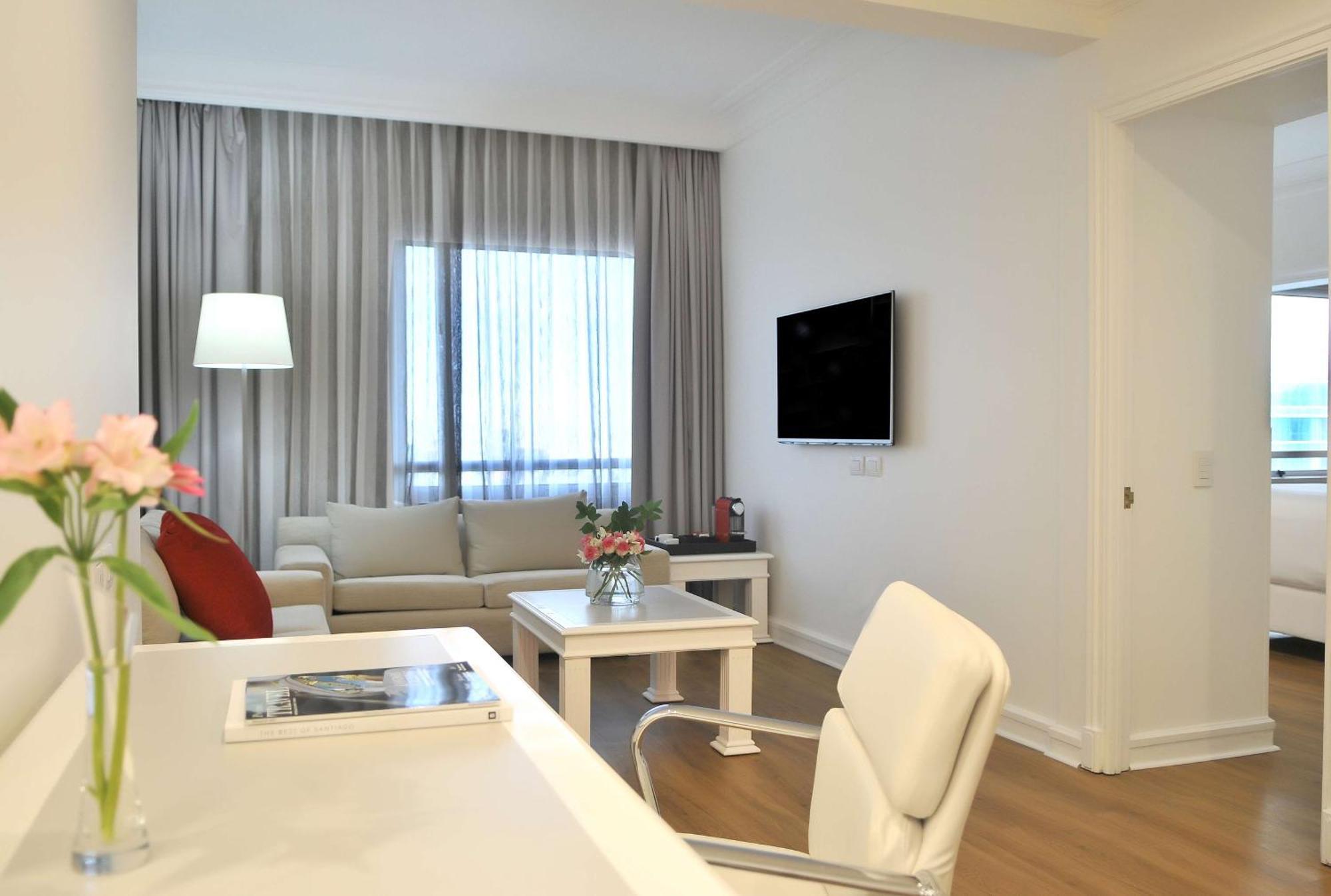 Hotel Nh Collection Plaza Santiago du Chili Extérieur photo A living room in a serviced apartment in Athens, Greece